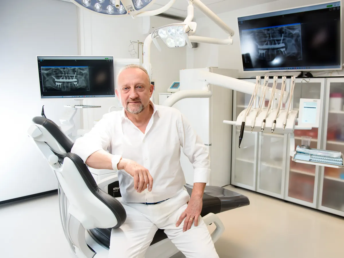 Dr. Zdenko Trampuš, DDS, u ordinaciji Ortoimplant DENTAL SPA u Zagrebu